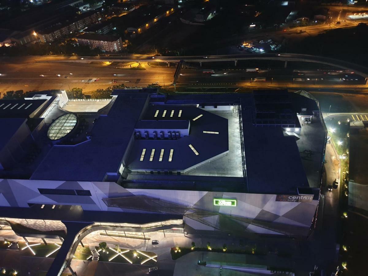 Corner Unit@I-City Family Suite Central Mall View Σαχ Αλάμ Εξωτερικό φωτογραφία